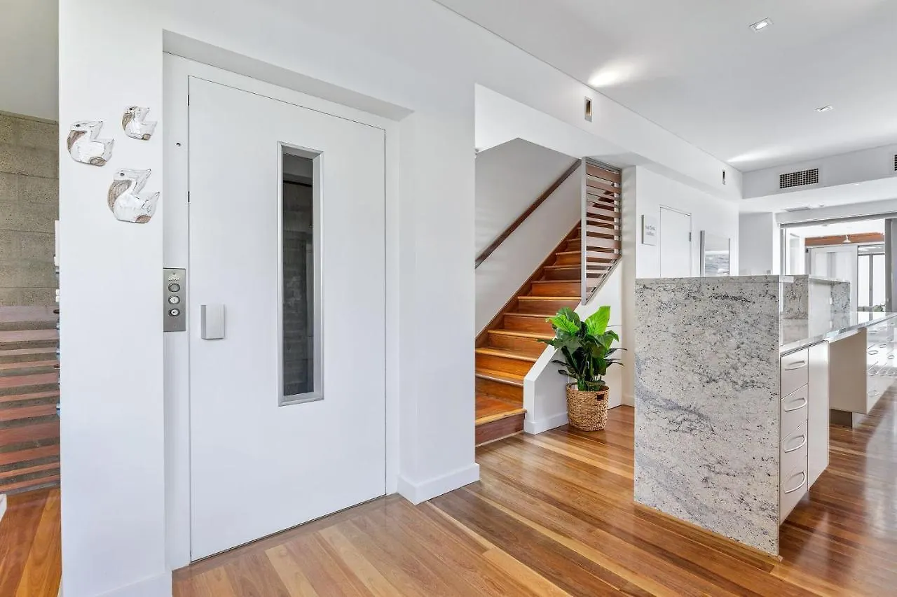 Ferguson St Family Home In Fabulous Location صن شاين بيتش